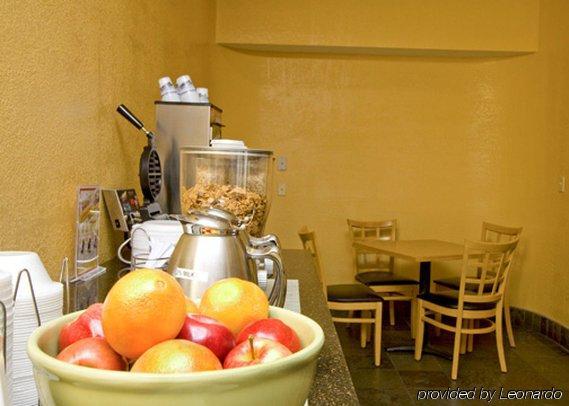 Quality & Kansas I-435n Near Sports Complex 3*