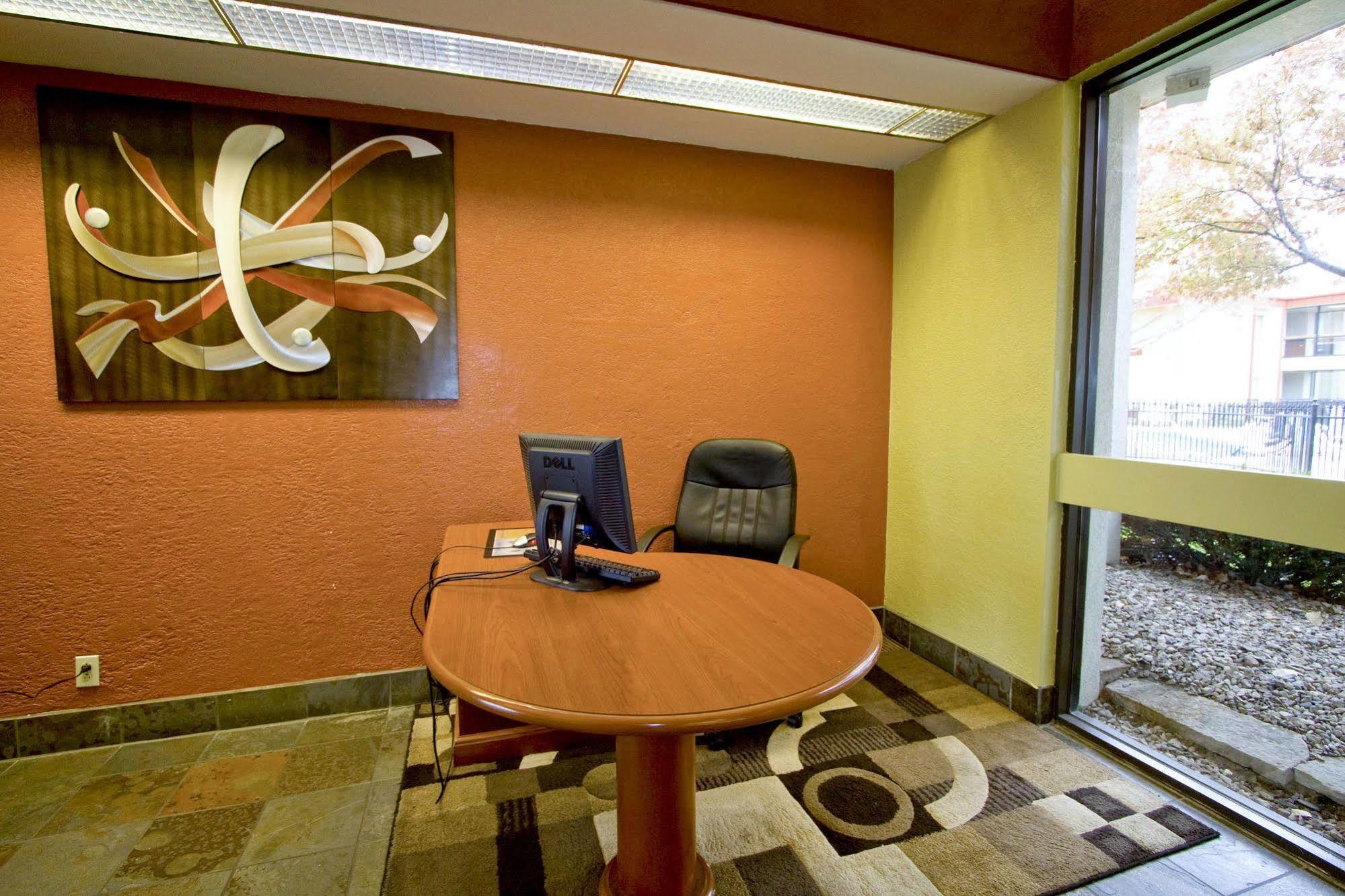 Quality & Kansas I-435n Near Sports Complex 3*