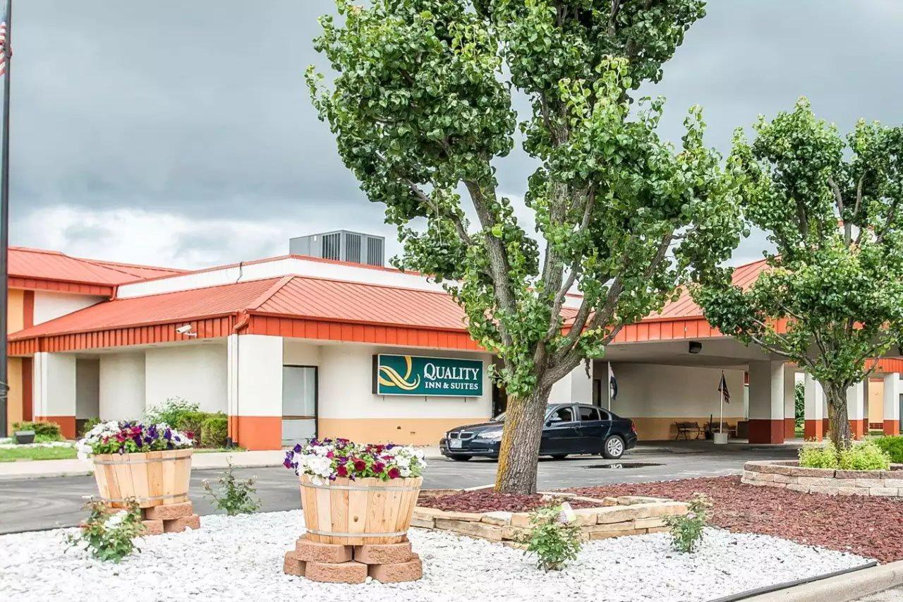Hotel Quality & Kansas I-435n Near Sports Complex 3*