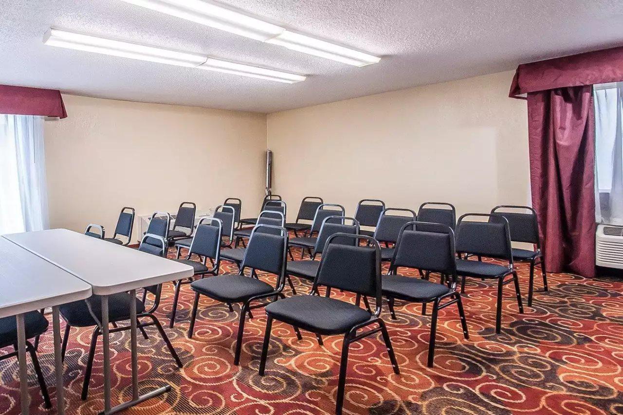 Hotel Quality & Kansas I-435n Near Sports Complex