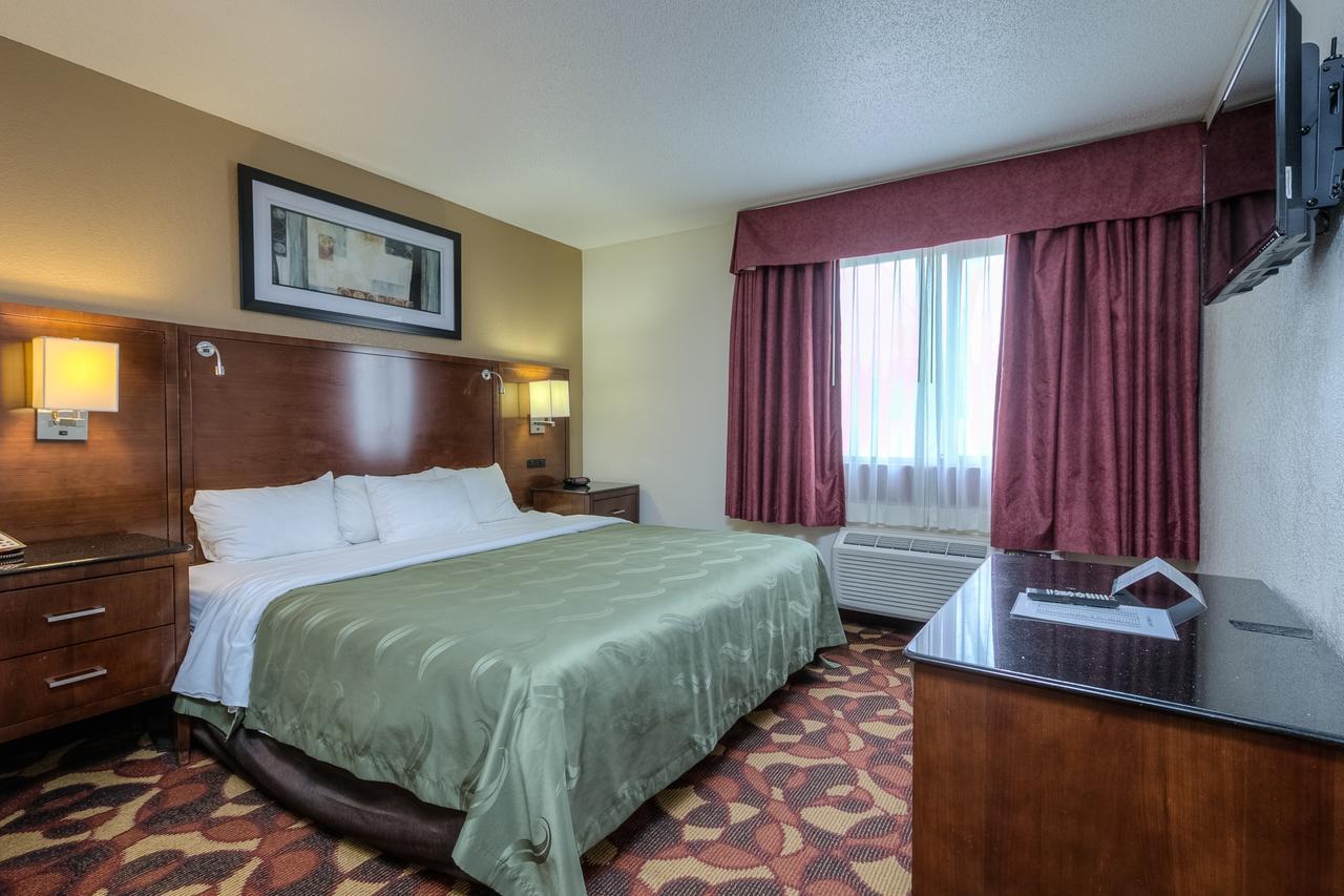 Hotel Quality & Kansas I-435n Near Sports Complex Kansas City