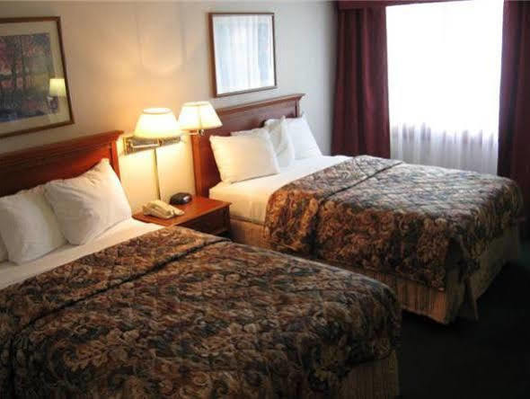 Hotel Quality & Kansas I-435n Near Sports Complex 3*